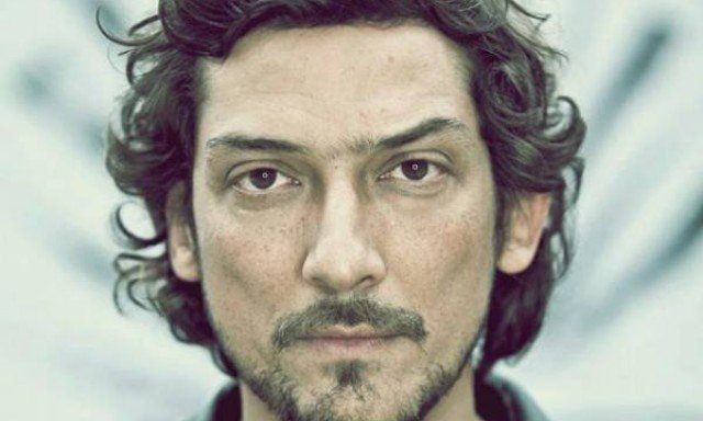 León Larregui  lanzó su single Zombies