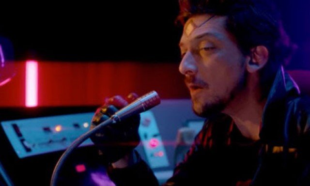 León Larregui